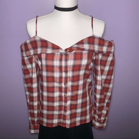 SOLD  🥳HP🥳 NWT Red Plaid Off the Shoulder Blouse - Picture 3 of 9